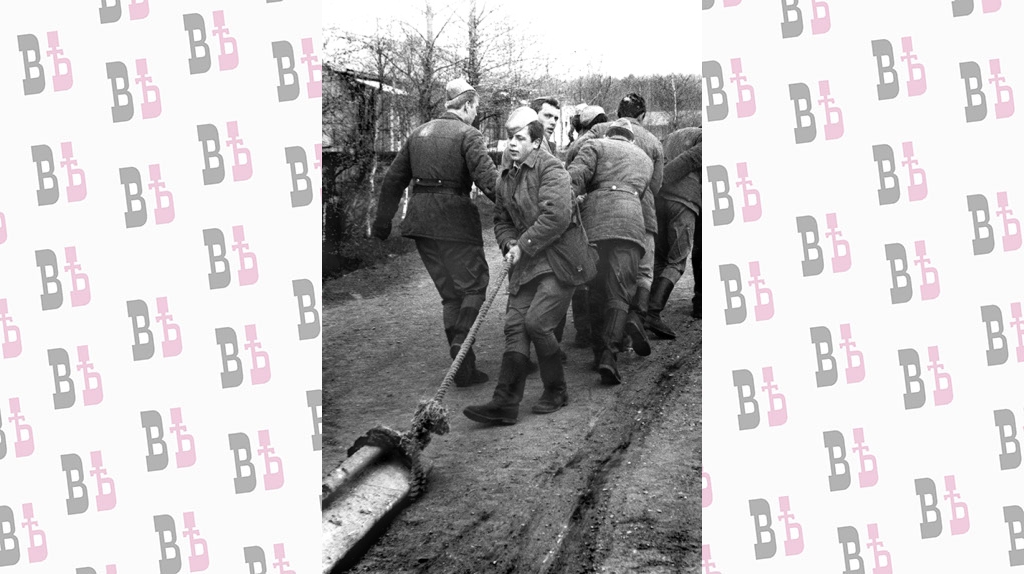 3_Раз-два дружно_1982 год последний месяц перед увольнением в запас_1.jpg