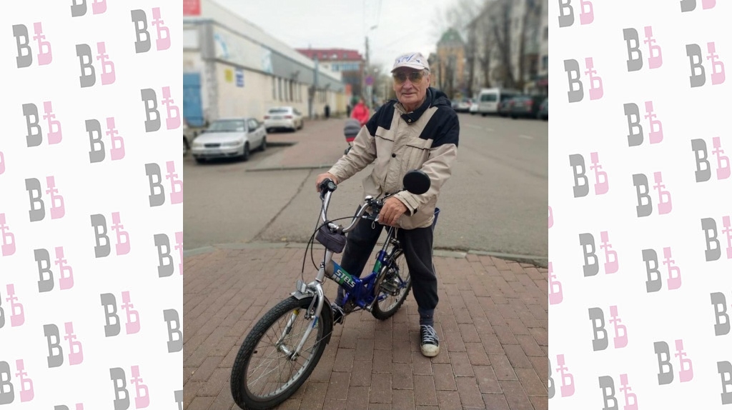 В. Луговой на велосипеде. Луговой на велосипеде.jpg