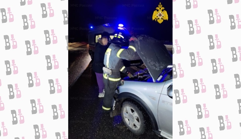 В Калуге 47-летняя автомобилистка пострадала при столкновении машины с отбойником