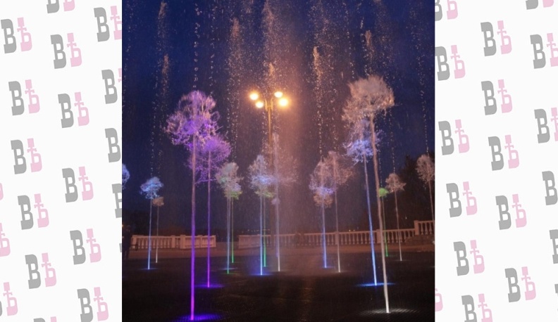 В Калуге включили светомузыкальный фонтан "Торнадо"