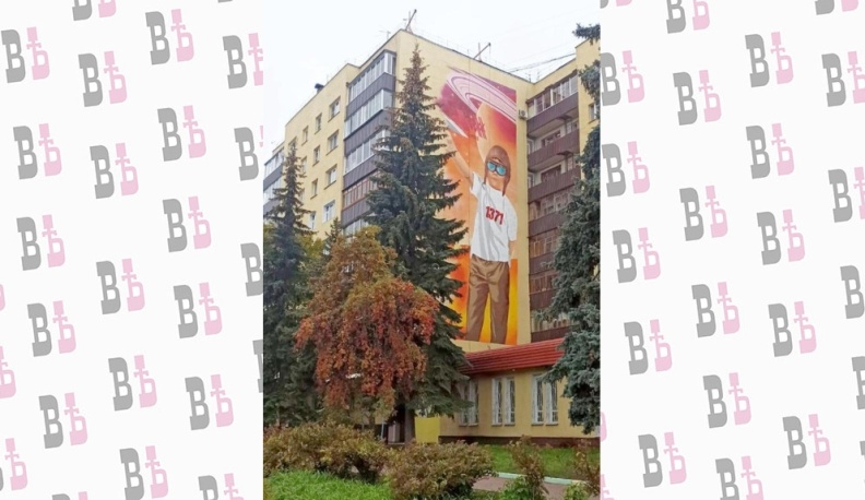 В Калуге у магазина "Кругозор" появился еще один юбилейный мурал