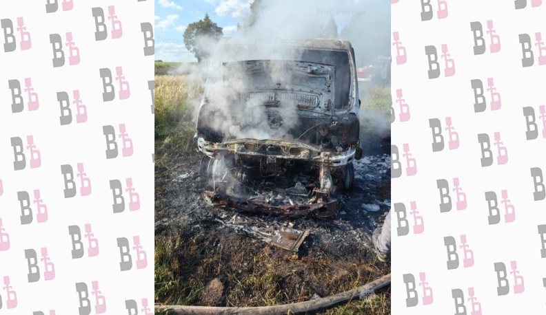 В Калужской области сгорел брошенный автобус
