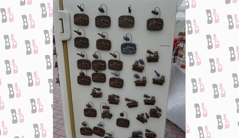 Сквер у городской управы Калуги сегодня стал белоленточным