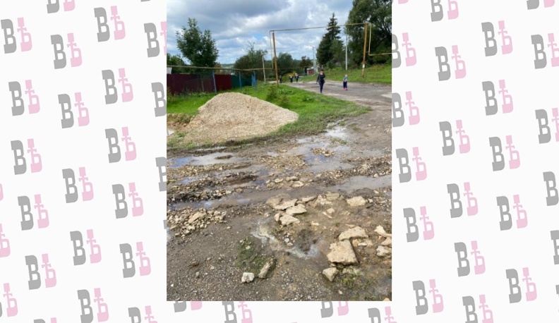 Пригород Калуги затопило из-за прорыва трубы