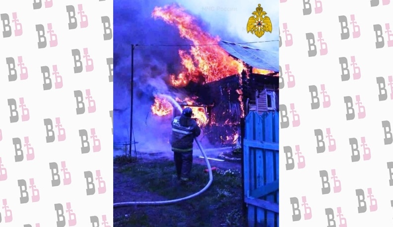 В Калужской области сгорел дом на две квартиры