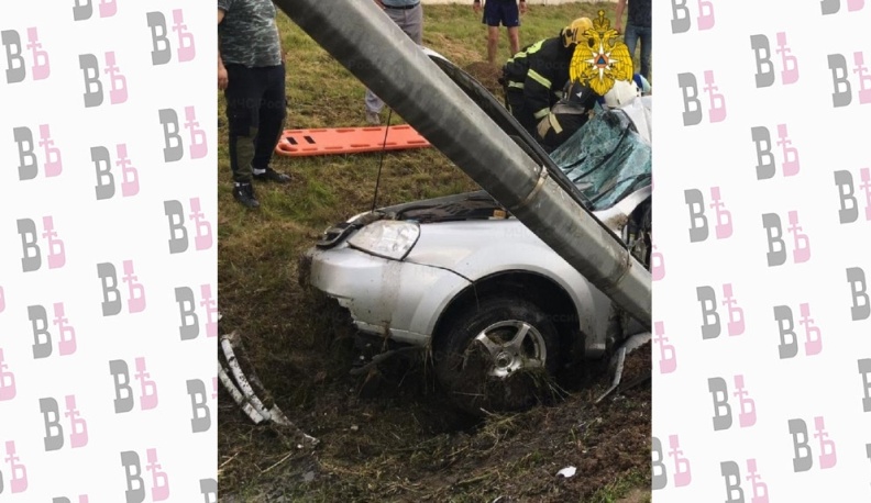 Под Калугой водитель «Шевроле» врезался в столб и умер