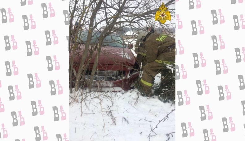 Самый безопасный автомобиль съехал в кювет в Калужской области