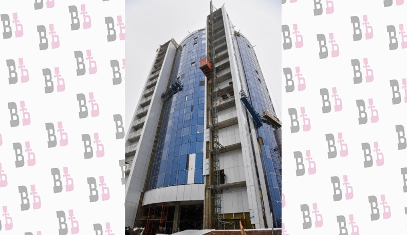 Губернатор испытал лифт в новом Дворце спорта