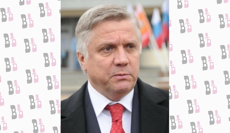 Cенатор Юрий Волков подарил форму юным хоккеистам Ахлебининской школы