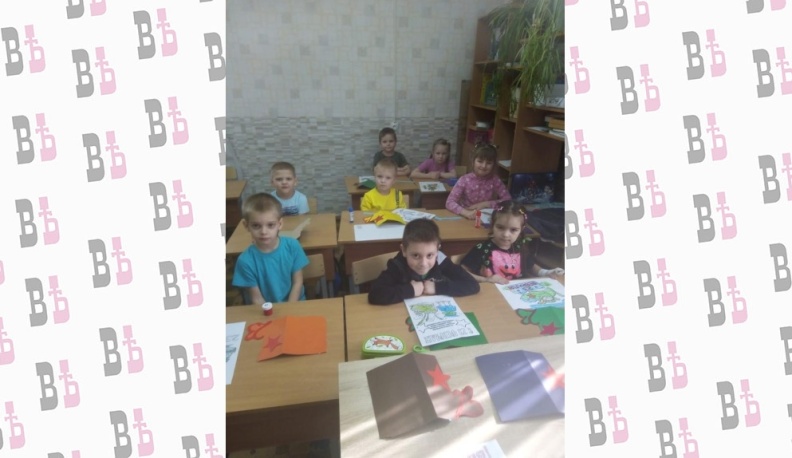 В Жиздре дети участвовали в акции «Посылка солдату», а взрослые собрали воск для окопных свечей