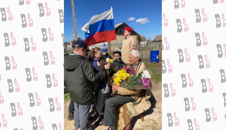 Юнармейцы прошли торжественным парадом перед домами калужских ветеранов