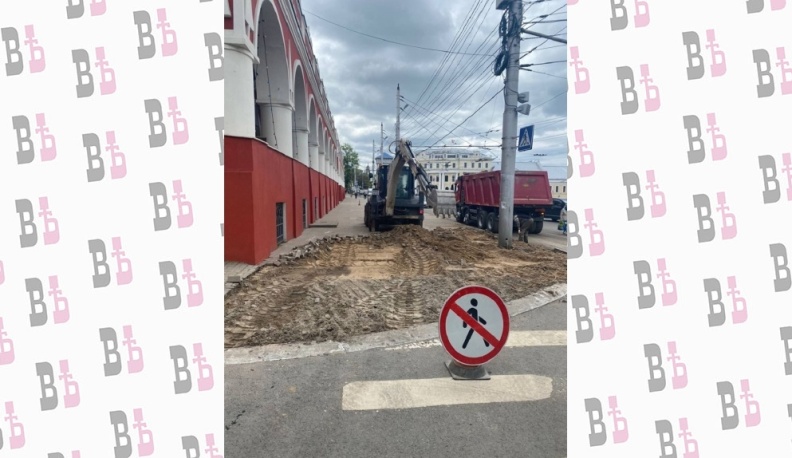 В Калуге приступили к ремонту тротуара на Гостиных рядах