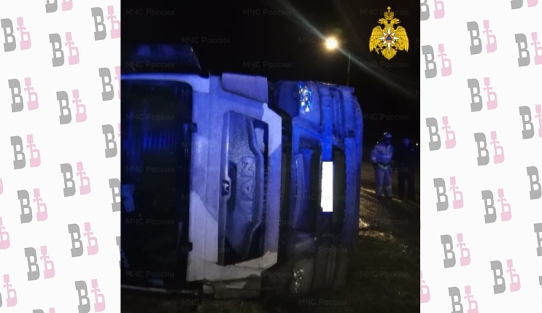 В Медыни съехал в кювет грузовик