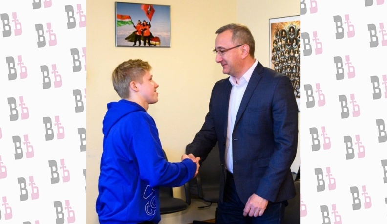 Владислав Шапша пожал руку спортсмену, дисквалифицированному из-за буквы Z на форме