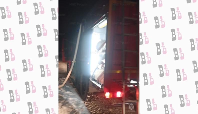 Ночью в Калужской области пожарные тушили загоревшийся дом