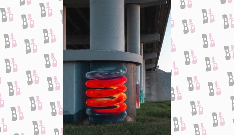 В Калуге художник снова разрисовал опоры моста через реку Ока