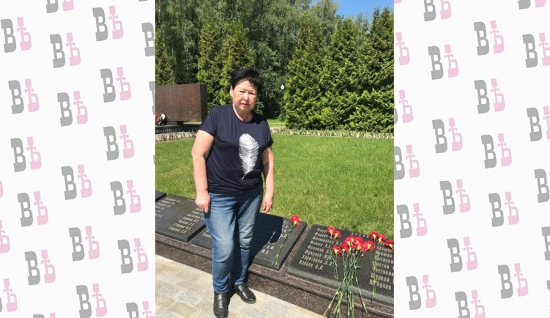 Землю из Бурятии привезла в Обнинск на могилу своего дяди-красноармейца жительница Петербурга