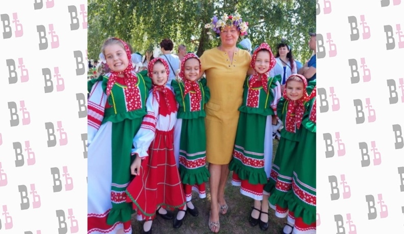 В Жуковском районе праздник Святой Троицы отметили народным гулянием