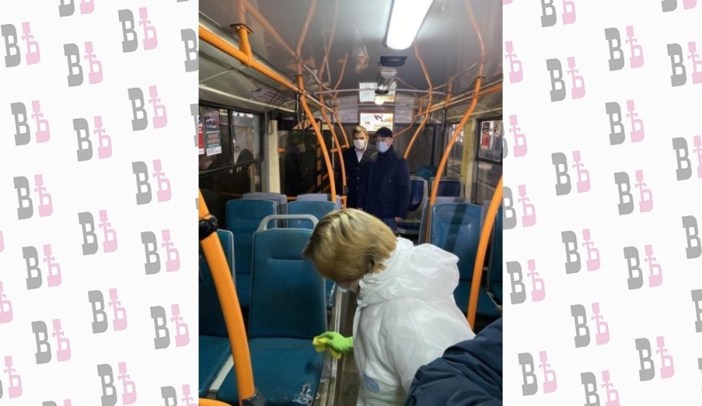 Владислав Шапша проверил, как дезинфицируют транспорт в Калуге
