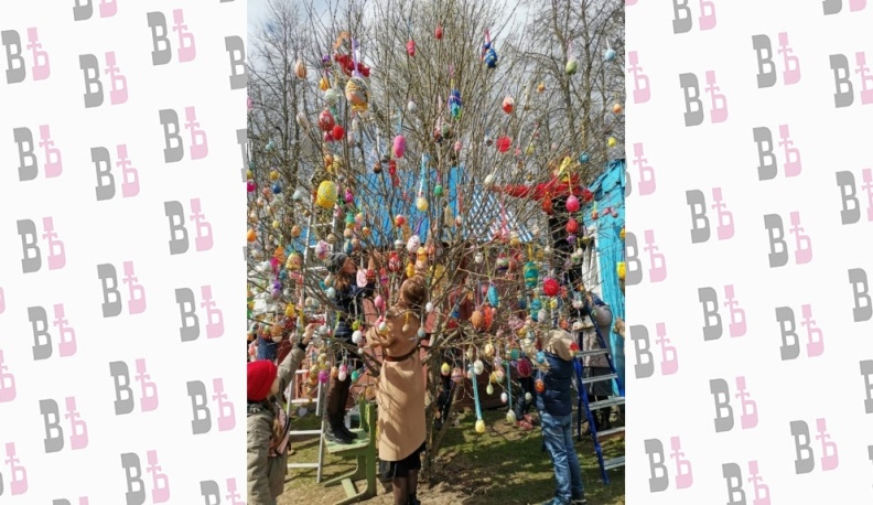 В Людинове появилось Пасхальное дерево