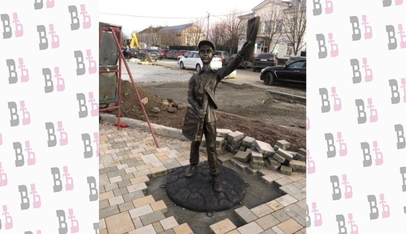 В Боровске появился мальчик с газетами