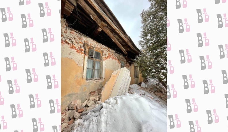 В Калуге на улице Космонавта Пацаева обрушилась стена дома-памятника