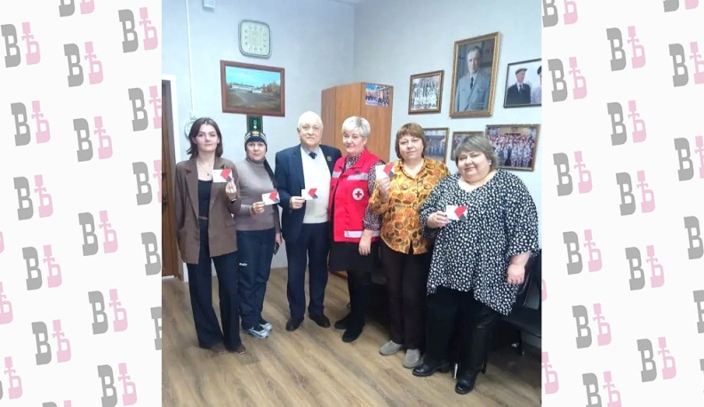 Педагоги кировской школы вступили в ряды Красного Креста