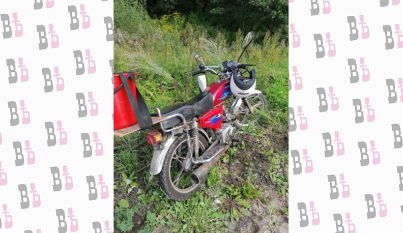 В Людиновском районе мопед врезался в иномарку