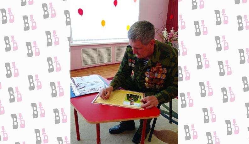Педагоги и воспитанники людиновского детсада встретились с ветераном-афганцем Александром Петровым