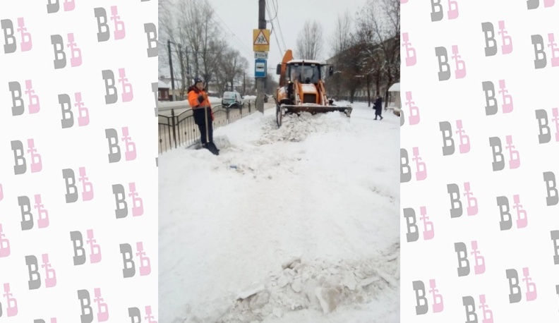 Калугу днем от снега очищают 94 машины и 130 рабочих