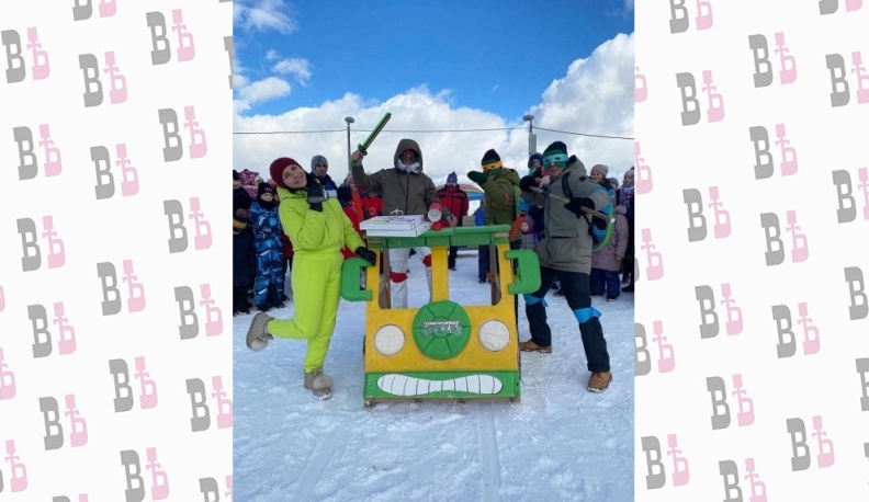 В Калуге прошел заезд на необычных самодельных санях