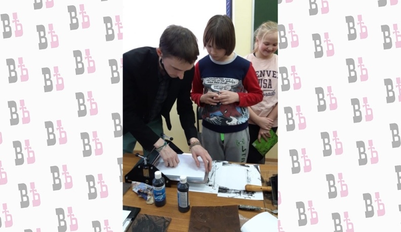 Юные калужане с проблемами слуха научились создавать эстамп