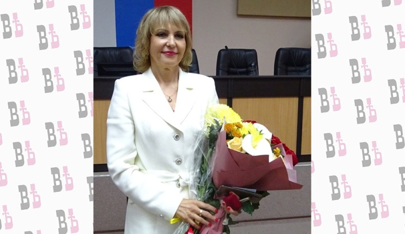 В Калуге со своего поста на пенсию уходит начальник управления по работе с населением