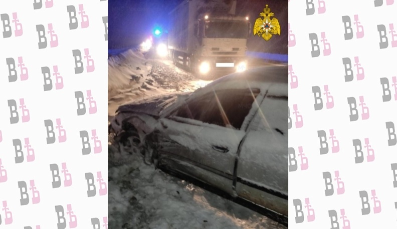 В Калужской области грузовик насмерть сбил водителя, который остановился поменять колесо