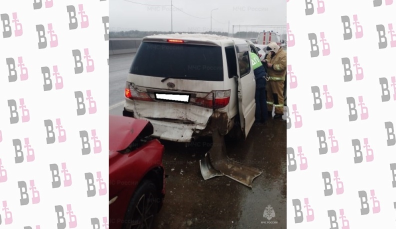 На трассе под Малоярославцем столкнулись две иномарки