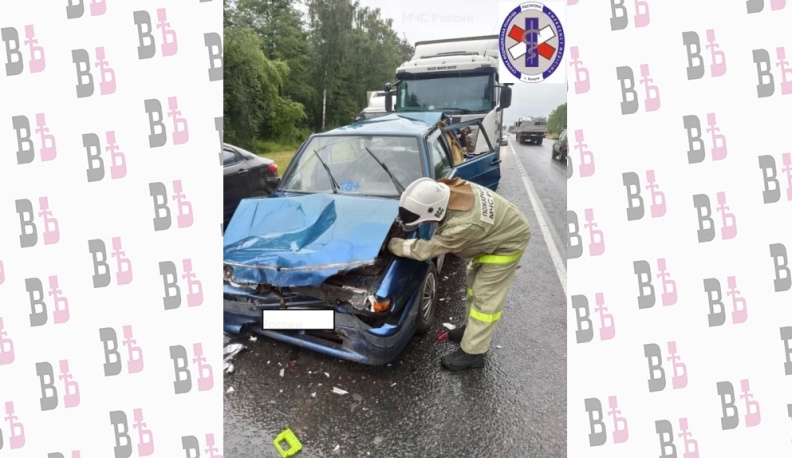 В Калужской области при ДТП с многотонной фурой пострадала девочка