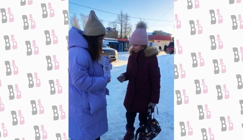 В Людинове члены молодежного актива РДК научили прохожих, как обезопасить себя