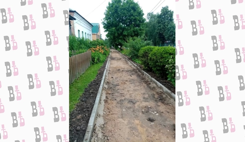 В Мещовске благоустраивают пешеходную зону по улице Мира