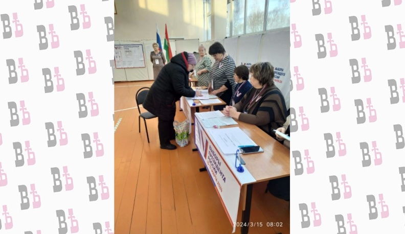 В Юхнове одним из первых проголосовал глава района