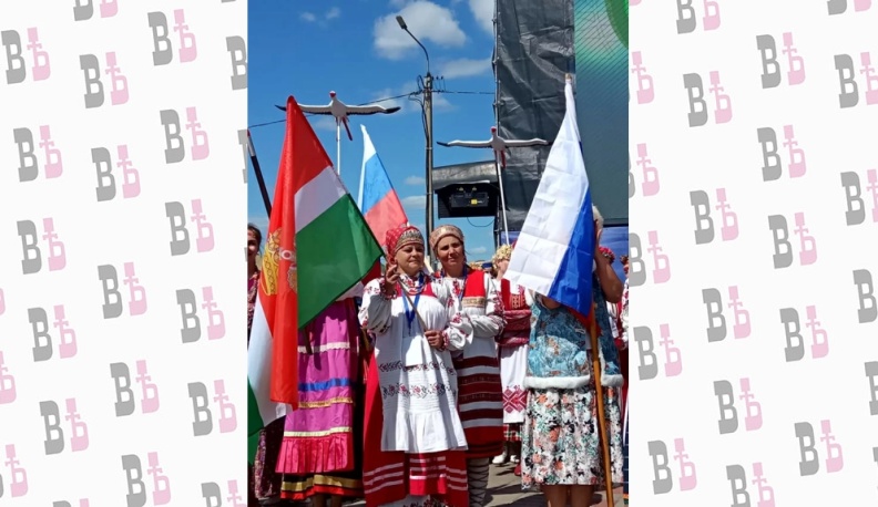 - Мы с Ириной переехали в Калужскую область в начале 90-х из Душанбе, - рассказывает Александра Огородник. - Первое, чем мы занялись, был сбор материала для комнаты народного быта, открывавшейся в Асмоловском Доме культуры Барятинского района. Городские ж