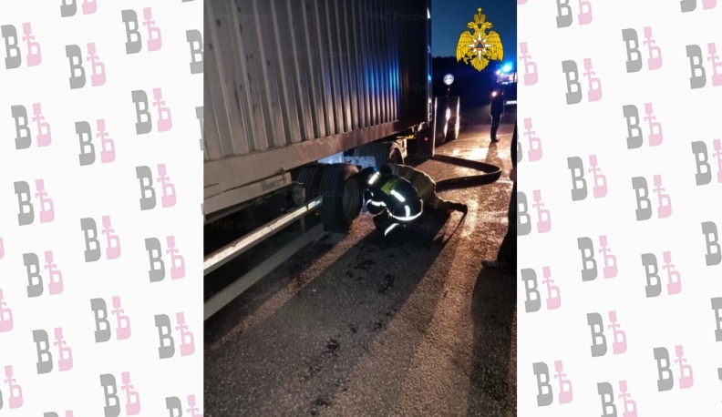 В Калужской области загорелась фура