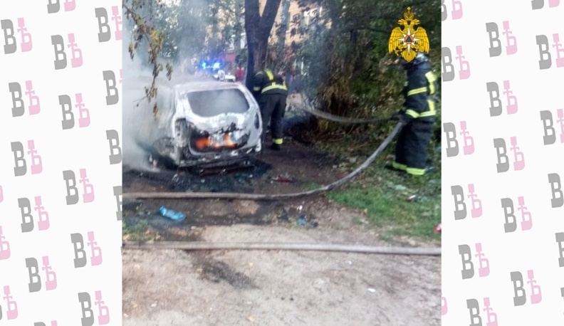 В сгоревшем на улице Салтыкова-Щедрина в Калуге автомобиле никто не пострадал