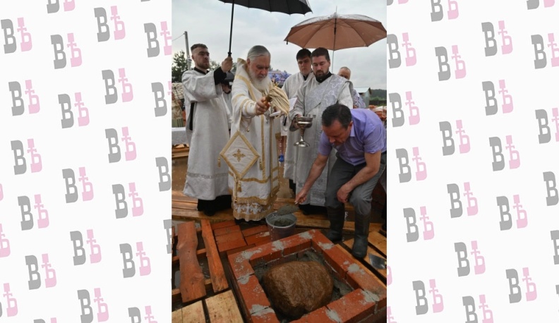 В Калуге на месте родового имения дворян Унковских освятили основание строящейся церкви
