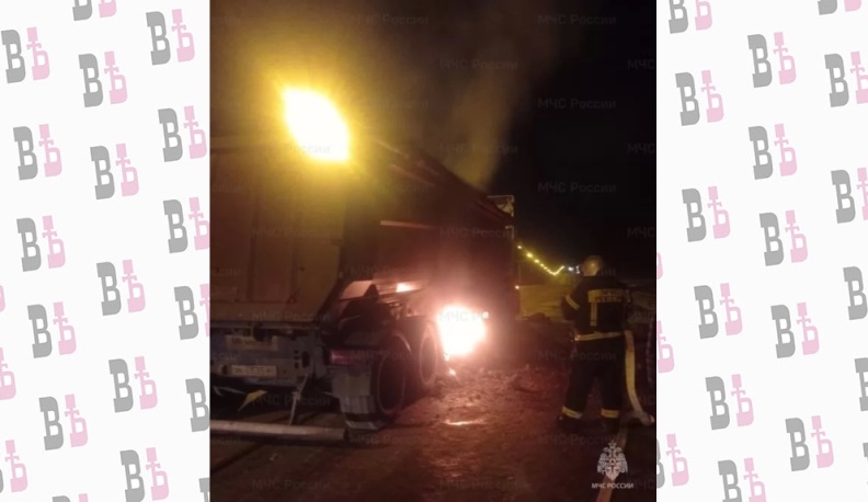 В деревне под Юхновом загорелся полуприцеп