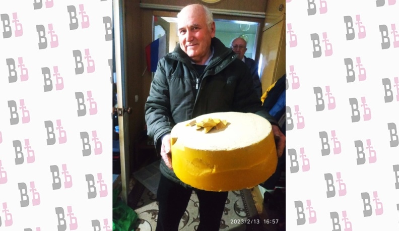 В Жиздре дети участвовали в акции «Посылка солдату», а взрослые собрали воск для окопных свечей