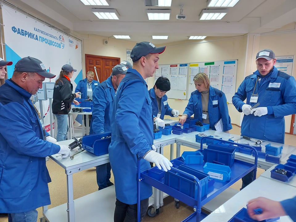 На Фабрике процессов отрабатываются навыки бережливого производства.jpg