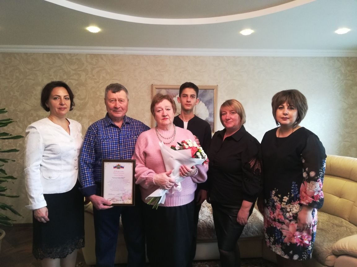 справа налево невестка, Федорова, внук,Т.И,А.Т. Линник.jpg