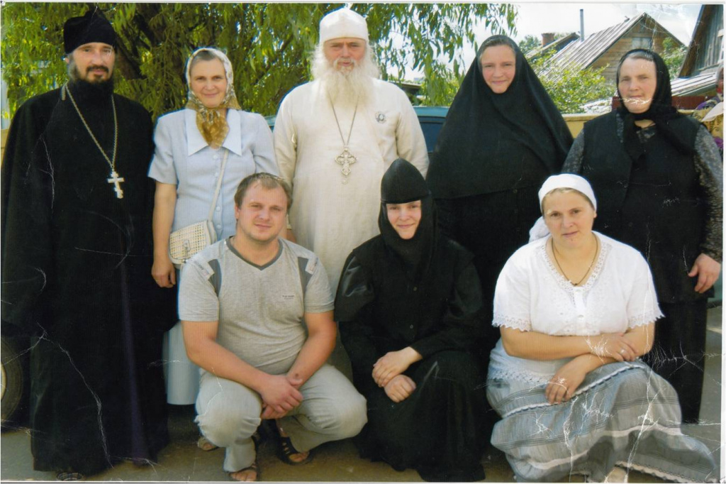 Семья Николая Богодеева. Слева направо в верхнем ряду сын Георгий, дочь Наталья, Николай, дочь Ирина, супруга Пелагея, в нижнем ряду- сын Дмитрий, дочь Елена, дочь Зоя..jpg