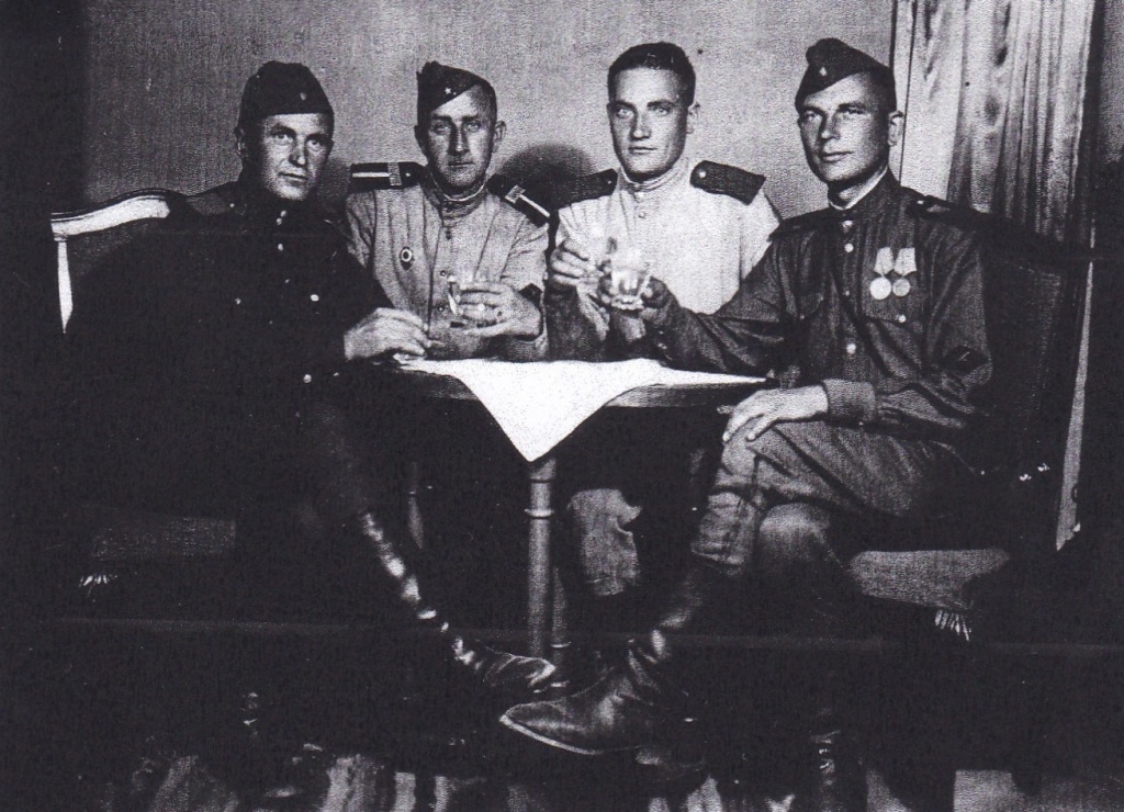 Алексей Евсеев с друзьями сидит справа.jpg