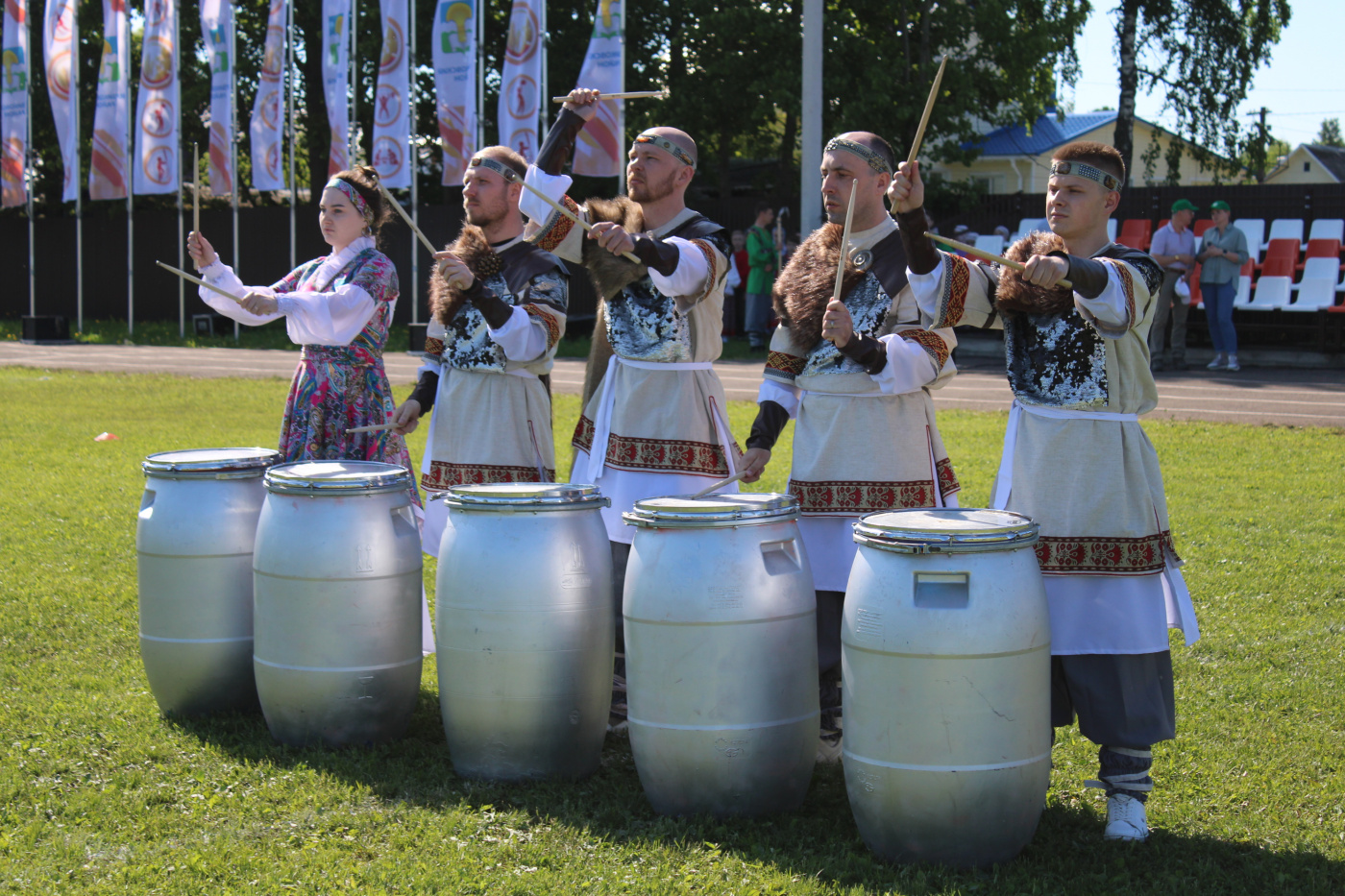 Барабанщики открыли торжественную часть.jpg